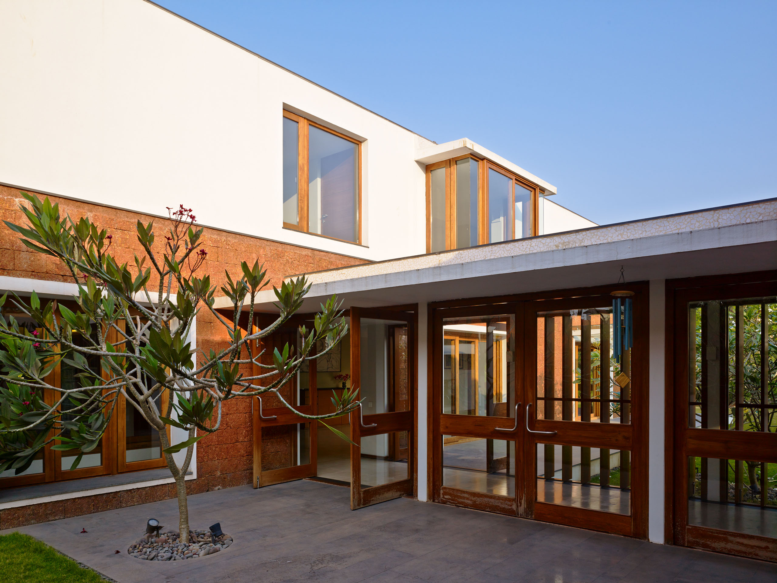 E13430 ALPA 036855 j2560